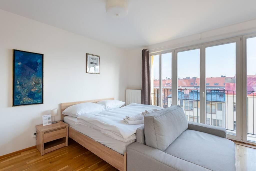 Sunny Safron Apartment Prag Exteriör bild