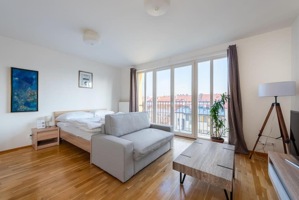 Sunny Safron Apartment Prag Exteriör bild
