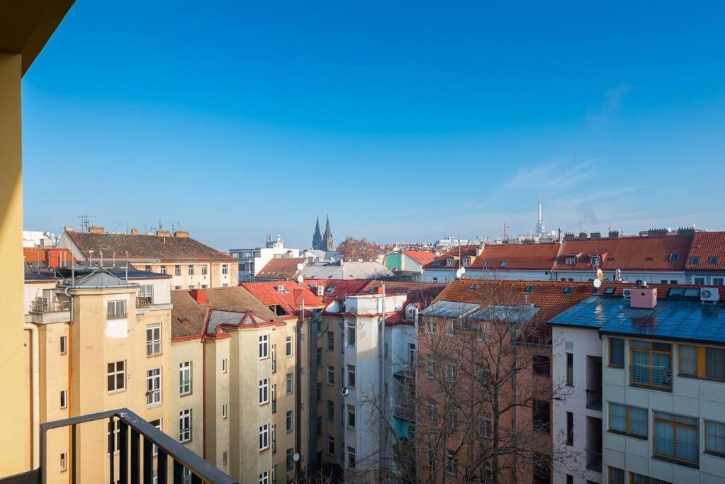 Sunny Safron Apartment Prag Exteriör bild