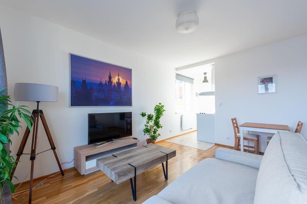 Sunny Safron Apartment Prag Exteriör bild